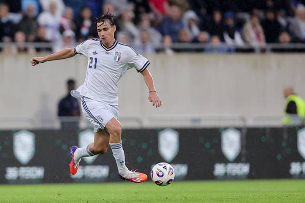 Niccolo Pisilli Italy 21 cropped image, single image, action, full body no look pass, no look, curious football, season 2025 2026, friendly match, international match 03 06 2026 national team Luxembourg Italy LUX vs ITA Stade de Luxembourg, Luxembourg