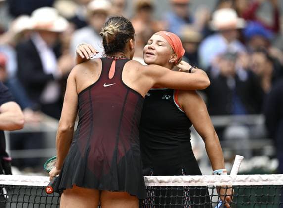Tennis: French Open Belarusian Aryna Sabalenka (front) hugs Russian Diana Shnaider after losing in the women s singles quarterfinals of the French Open tennis tournament in Paris on June 3, 2026.  A14AA0005617567P