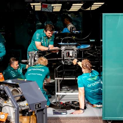 MONACO Mechanics at work on the car of Formula 1 driver Fernando Alonso or Aston Martin Aramco Formula 1 Team during the Formula 1 Monaco Grand Prix on the Monaco Street Circuit on June 4, 2026 in Monaco, Monaco Photo by DeFodi Images