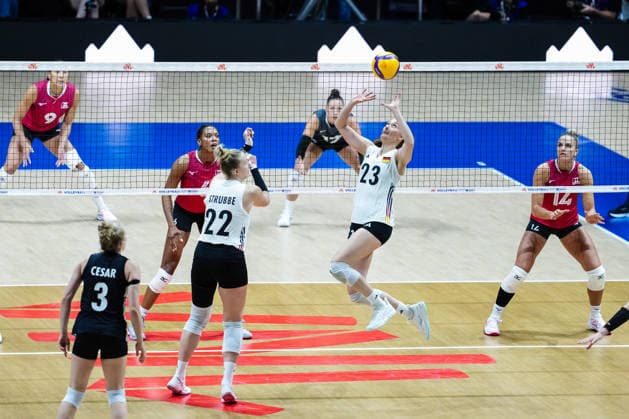 2026 Women s Volleyball Nations League - Day1 Sarah Straube of Germany competes during the 2026 Women s Volleyball Nations League match between Germany and Canada at Videotron Centre in Quebec City, Canada, on June 3, 2026. Quebec City Quebec Canada  Copyright: xYuanxTianx originalFilename:tian-2026wome260603_npUuN.jpg