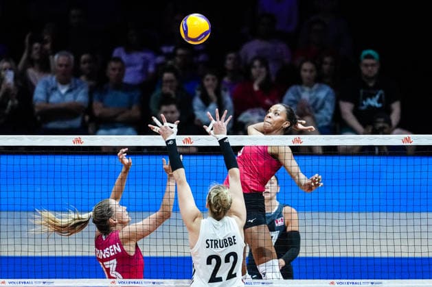 2026 Women s Volleyball Nations League - Day1 Jazmine Ruth White of Canada competes during the 2026 Women s Volleyball Nations League match between Germany and Canada at Videotron Centre in Quebec City, Canada, on June 3, 2026. Quebec City Quebec Canada  Copyright: xYuanxTianx originalFilename:tian-2026wome260603_np1An.jpg