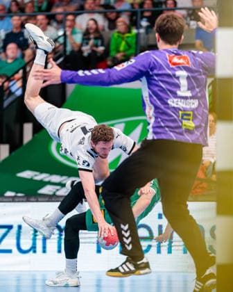 L R Magnus Landin Jacobsen THW Kiel, 07 , Jakub Sterba GWD Minden, 19 , Malte Semisch GWD Minden, 01 GER, GWD Minden vs THW Kiel, Handball, 1 Bundesliga, 33 Matchday, Season 2025 2026, 03 06 2026 GER, GWD Minden vs THW Kiel, Handball, 1 Bundesliga, 33 Matchday, Season 2025 2026, 03 06 2026 Minden Copyright: xEibner-Pressefoto JanxRollingerx EP_JSK