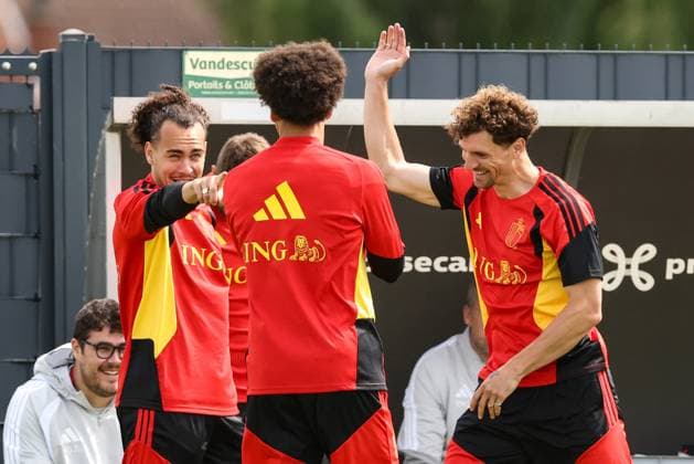 Belgium s Arthur Theate and Belgium s Thomas Meunier pictured during a training session of Belgian national soccer team Red Devils for the 2026 FIFA World Cup, WM, Weltmeisterschaft, Fussball at the Proximus Basecamp in Tubize, on Thursday 04 June 2026. Red Devils will play a friendly game against Tunisia on Sathurday before leaving for the 2026 FIFA World Cup. BRUNOxFAHY  x175908118x