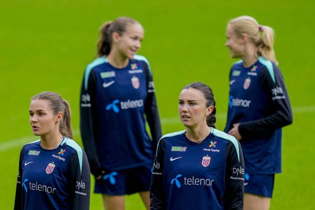 Womens national football team Oslo 20260604 Andrea Norheim and Ingrid Syrstad Engen prepare for the World Cup qualifier against Germany at Ullevaal Stadium Photo Javad Parsa NTB Oslo Norway EDITORIAL USE ONLY RESTRICTED USE FOR BETTING COMPANIES  Copyright: xJavadxParsax xNTBx