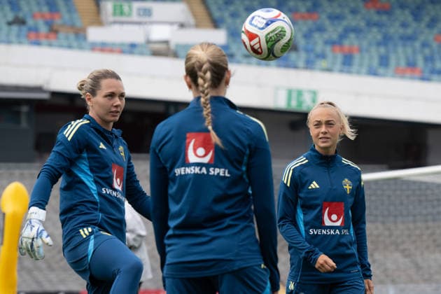 260604 Goalkeeper Jennifer Falk and Hanna Bennison of the Swedish women s national football team during a training session on June 4, 2026 in Gothenburg Photo Daniel Stiller BILDBYRAN kod DS DS0583 fotboll football soccer fotball vm kval kval fifa womens world cup qualifier qualifier träning practice training sverige sweden dam bbeng  Copyright: DANIELxSTILLER BB260604DS001