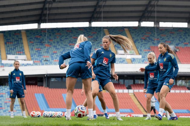 260604 Bella Andersson and Rosa Kafaji of the Swedish women s national football team during a training session on June 4, 2026 in Gothenburg Photo Daniel Stiller BILDBYRAN code DS DS0583 fotboll football soccer fotball vm kval kval fifa womens world cup qualifier qualifier träning practice training sverige sweden dam bbeng  Copyright: DANIELxSTILLER BB260604DS016