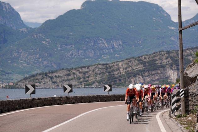 The pack rides during Stage 6 of the Giro d™Italia Women, from Ala to Brescello, Italy - Thursday June 4, 2026  Copyright: xMarcoxAlpozzi LaPressex