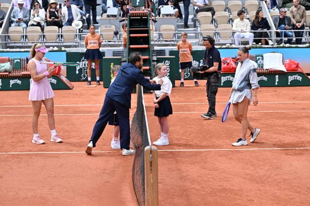 2026 French Open (Roland-Garros) - Day 12 PARIS, FRANCE - JUNE 4: Mirra Andreyeva and Marta Kostyuk of Ukraine are on the court ahead of women s Singles semi-final match during the 2026 French Open at Philippe-Chatrier Court in Paris, France on June 04, 2026. Mustafa Yalcin Anadolu Paris France. Editorial use only. Please get in touch for any other usage.  Copyright: x2026xAnadoluxMustafaxYalcinx