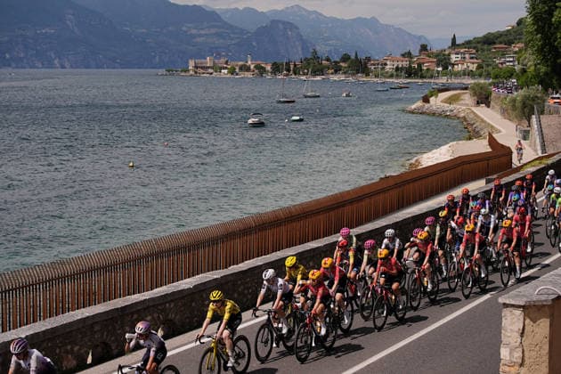 The pack rides during Stage 6 of the Giro d™Italia Women, from Ala to Brescello, Italy - Thursday June 4, 2026  Copyright: xMarcoxAlpozzi LaPressex