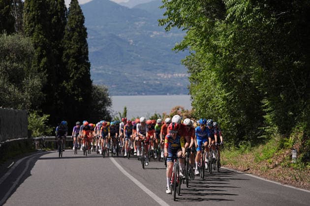 The pack rides during Stage 6 of the Giro d™Italia Women, from Ala to Brescello, Italy - Thursday June 4, 2026  Copyright: xMarcoxAlpozzi LaPressex