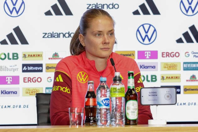 04 06 2026, xgrfx, Football DFB Media Dates, German Womens National Team Press Conference and Final Training v l Sjoeke Nüsken German Womens National Team DFL DFB REGULATIONS PROHIBIT ANY USE OF PHOTOGRAPHS as IMAGE SEQUENCES and or QUASI VIDEO Cologne