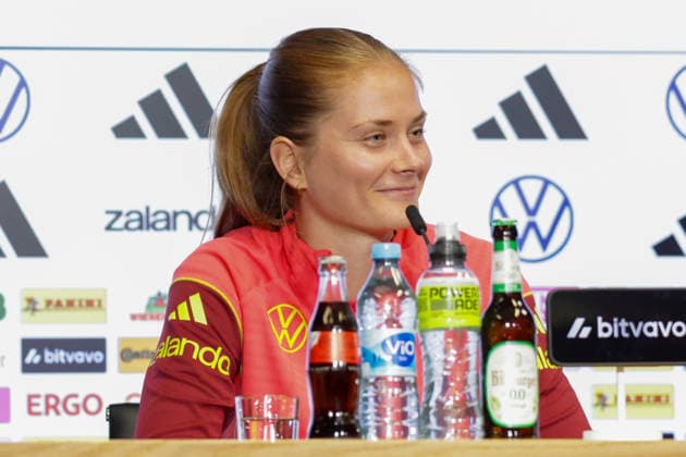 04 06 2026, xgrfx, Football DFB Media Dates, German Womens National Team Press Conference and Final Training v l Sjoeke Nüsken German Womens National Team DFL DFB REGULATIONS PROHIBIT ANY USE OF PHOTOGRAPHS as IMAGE SEQUENCES and or QUASI VIDEO Cologne
