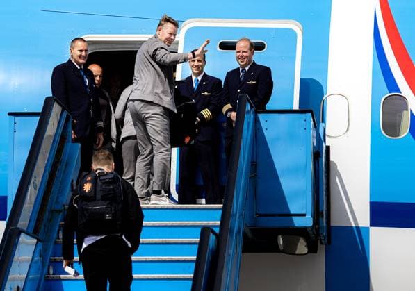 SCHIPHOL - National coach Ronald Koeman of the Dutch national team, Nationalteam at Schiphol Airport. The Oranje players are departing for New York for the World Cup. RAMON VAN FLYMEN ANP xVIxANPxSportx xxANPxIVx 560074019 originalFilename: 560074019.jpg