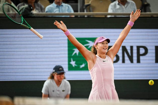 June 4, 2026, Paris, France, France: Mirra ANDREEVA of Russia celebrates his victory during the twelfth day of the Roland-Garros 2026, French Open 2026, Grand Slam tennis tournament at Roland-Garros Stadium on June 04, 2026 in Paris, France. Roland Garros 2026 - Day 12  - ZUMAm308 20260604_zsp_m308_010 Copyright: xMatthieuxMirvillex