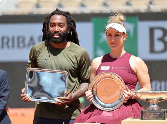(260604) -- PARIS, June 4, 2026 -- Runners-up Gabriela Dabrowski (R) Evan King pose during the awarding ceremony after the mixed doubles final match between Sara Errani Andrea Vavassori of Italy and Gabriela Dabrowski (Canada) Evan King (the United States) at the French Open tennis tournament at Roland Garros, Paris, France, June 4, 2026. ) (SP)FRANCE-PARIS-TENNIS-FRENCH OPEN-MIXED DOUBLES-FINAL WuxHuiwo 