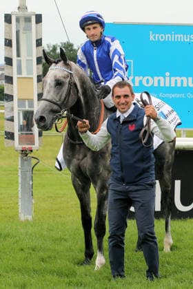 04 06 2026, Iffezheim, Baden Wuerttemberg, GER Sir Tommy Cen with Aurelien Lemaitre after winning the Kronimus 48 Badener Meile Galopprennbahn Baden Baden, Iffezheim Horse, Jockey, Sir Tommy Cen, Lemaitre, Victory 260604B988IFFEZHEIM JPG