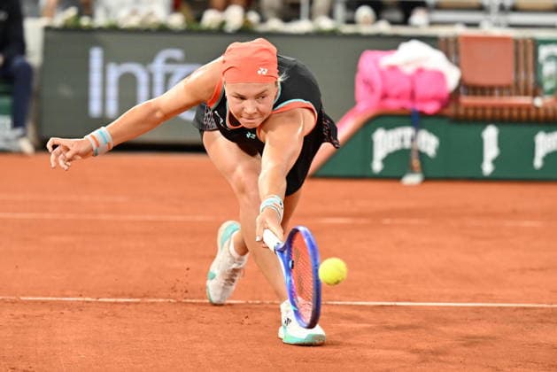 2026 French Open (Roland-Garros) - Day 12 PARIS, FRANCE - JUNE 4: Diana Shnaider competes against Maja Chwalinska of Poland during their women s singles semi-final match on the twelfth day of the French Open at Philippe-Chatrier Court in Paris, France, on June 4, 2026. Mustafa Yalcin Anadolu Paris France. Editorial use only. Please get in touch for any other usage.  Copyright: x2026xAnadoluxMustafaxYalcinx