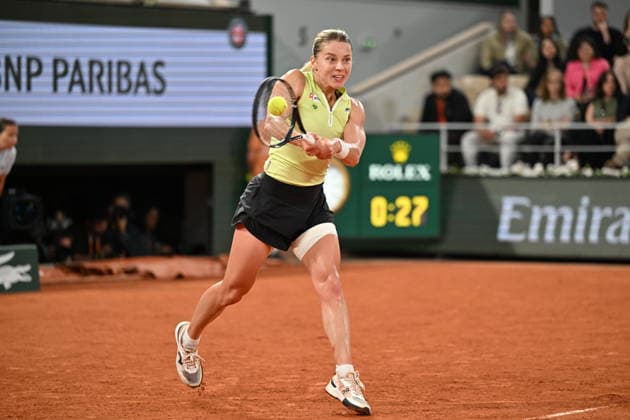 2026 French Open (Roland-Garros) - Day 12 PARIS, FRANCE - JUNE 4: Maja Chwalinska of Poland in action against Diana Shnaider (not seen) during their women s singles semi-final match on the twelfth day of the French Open at Philippe-Chatrier Court in Paris, France, on June 4, 2026. Mustafa Yalcin Anadolu Paris France. Editorial use only. Please get in touch for any other usage.  Copyright: x2026xAnadoluxMustafaxYalcinx