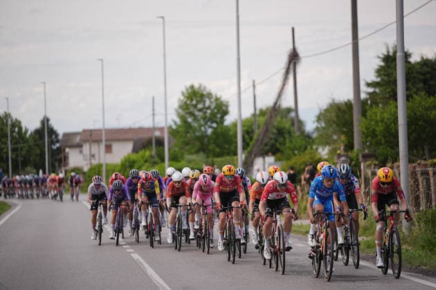 The pack rides during Stage 6 of the Giro d™Italia Women, from Ala to Brescello, Italy - Thursday June 4, 2026  Copyright: xMarcoxAlpozzi LaPressex