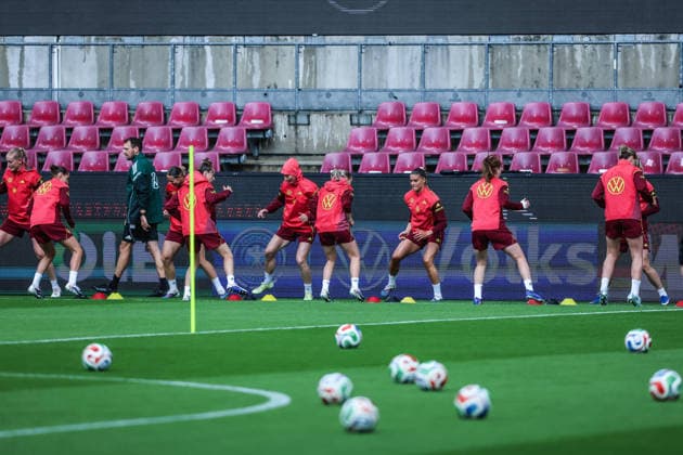 Sport, Football, World Cup Qualification Europe Women Season 2026 Final training Germany before the match against Norway 04 06 2026, RheinEnergeieSTADION The players at the final training session Cologne RheinEnergieSTADION North Rhine-Westphalia Germany