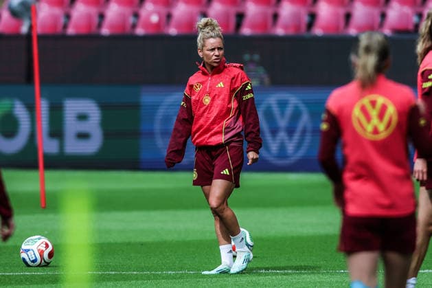 Sport, Football, World Cup Qualification Europe Women Season 2026 Final training Germany before the match against Norway 04 06 2026, RheinEnergeieSTADION Linda Dallmann Germany, 16 Köln RheinEnergieSTADION Nordrhein Westfalen Germany