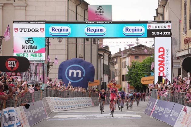 Italy™s Elisa Balsamo of Lidl - Trek™s (Red jersey) winner of the stage on the finish line during Stage 6 of the Giro d™Italia Women, from Ala to Brescello, Italy - Thursday June 4, 2026  Copyright: xMarcoxAlpozzi LaPressex