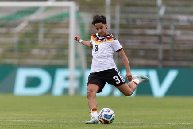 GER, Leipzig, DFB, Football, Womens football, international friendly, Germany U23 vs Denmark U23 in picture v l Dilara Acikgoez Germany U23 03 , action with ball 04 06 2026, Alfred Kunze Sportpark Leipzig DFB REGULATIONS PROHIBIT ANY USE OF PHOTOGRAPHS AS IMAGE SEQUENCES AND OR QUASI VIDEO, Copyright: HMBxMedia PaulxFritz