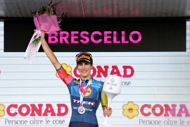 Italy™s Elisa Balsamo of Lidl - Trek™s stage winner celebrate on the podium after the Stage 6 of the Giro d™Italia Women, from Ala to Brescello, Italy, Thursday, June 4, 2026  Copyright: xDavidexSpada LaPressex