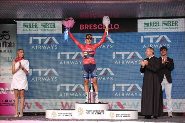 Italy™s Elisa Balsamo of Lidl - Trek™s (Red jersey) winner of the stage on the podiumduring Stage 6 of the Giro d™Italia Women, from Ala to Brescello, Italy - Thursday June 4, 2026  Copyright: xMarcoxAlpozzi LaPressex