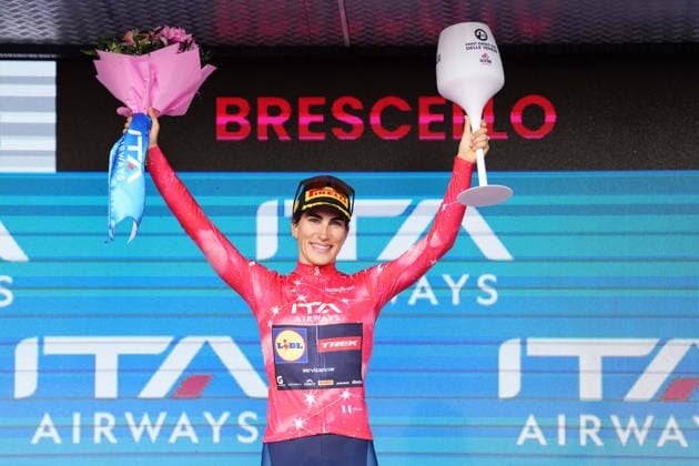 The red jersey Italy™s Elisa Balsamo of Lidl - Trek™s celebrate on the podium after the Stage 6 of the Giro d™Italia Women, from Ala to Brescello, Italy, Thursday, June 4, 2026  Copyright: xDavidexSpada LaPressex