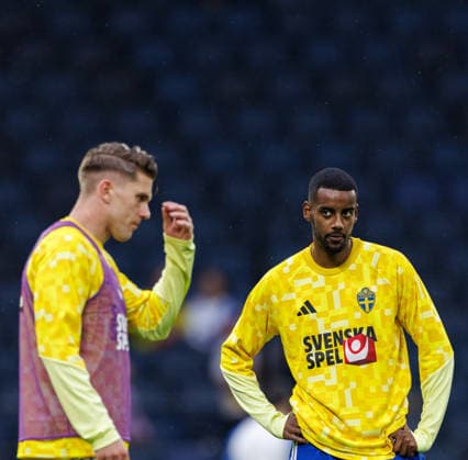 260604 Viktor Gyökeres and Alexander Isak of Sweden during warm up ahead of the international friendly football match between Sweden and Greece on June 4, 2026 in Stockholm Photo Maxim Thore BILDBYRAN kod MT JM0822 bbeng fotboll football soccer fotball träningslandskamp international friendly sverige sweden sverige a grekland greece  Copyright: MAXIMxTHORE BB260604MT010