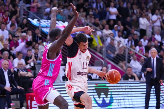04 06 2026, xydrx, basketball, easyCredit Basketball Bundesliga, playoffs, semi-final game 3, Telekom Baskets Bonn FC Bayern München Basketball, Telekom Dome Bonn Tylan Birts Telekom Baskets Bonn, 5 in duel against Vladimir Lucic FC Bayern Muenchen Basketball, 11 Copyright: HMBxMedia YannisxDreimann