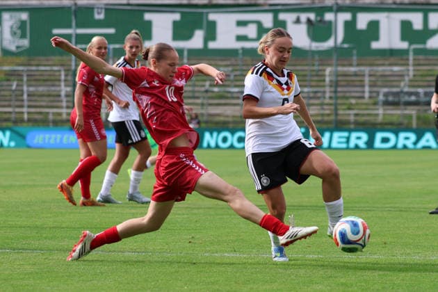 Germany U23 women friendly 2025 2026, Germany U23 against Denmark U23, Alfred Kunze Sportpark Leipzig Sofie Zdebel Germany U23 women, 6 in duel with Karoline Olesen Denmark U23 women, 10 Copyright: xLucasxWalterx