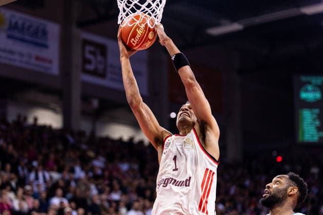 BONN, GERMANY - JUNE 04: Oscar da Silva (FC Bayern Muenchen, 1) trying to shoot the ball during the easyCredit Basketball Bundesliga Playoffs Semi-final match 3 between Telekom Baskets Bonn vs. FC Bayern Muenchen at Telekom Dome Bonn on match 3 of easyCredit Basketball Bundesliga Playoffs Semi-final on June 04, 2026 in Bonn, Germany. North Rhine Westphalia Germany Copyright: xSteffiexWunderlx