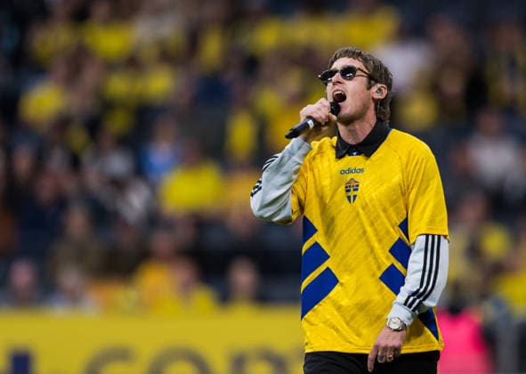 260604 Artist Thomas Stenström performs ahead of the international friendly football match between Sweden and Greece on June 4, 2026 in Stockholm Photo Johanna Säll BILDBYRAN code JL JM0822 bbeng fotboll football soccer fotball träningslandskamp international friendly sverige sweden sverige a grekland greece  Copyright: JOHANNAxSÄLL BB260604BB483
