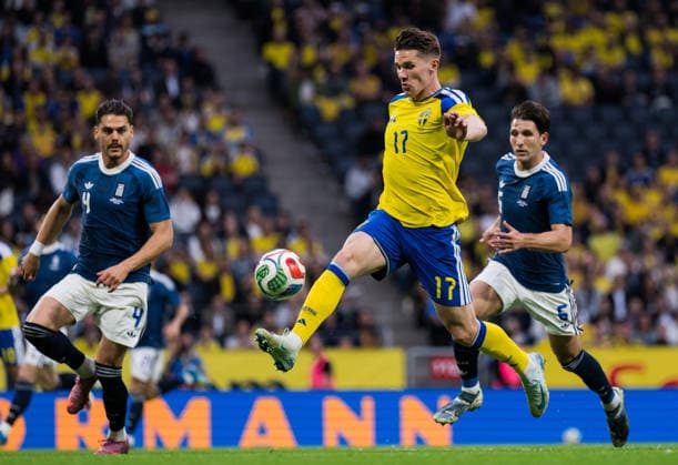 260604 Ntinos Mavropanos and Panagiotis Retsos of Greece against Viktor Gyökeres of Sweden during the international friendly football match between Sweden and Greece on June 4, 2026 in Stockholm Photo Joel Marklund BILDBYRAN kod JM JM0822 bbeng fotboll football soccer fotball träningslandskamp international friendly sverige sweden sverige a grekland greece  Copyright: JOELxMARKLUND BB260604JM015