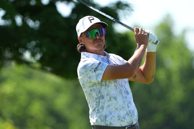 DUBLIN, OH - JUNE 04: Rickie Fowler of United States plays his shot from the 5th tee during first round of the Memorial Tournament on June 04, 2026 at the Muirfield Village Golf Club in Dublin, Ohio. (Photo by Jason Mowry Icon Sportswire) GOLF: JUN 04 PGA, Golf Herren the Memorial Tournament presented by Workday EDITORIAL USE ONLY Icon260604041