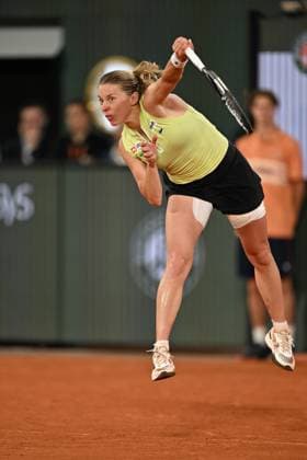 2026 French Open (Roland-Garros) - Day 12 PARIS, FRANCE - JUNE 04: Maja Chwalinska of Poland in action against Diana Shnaider (not seen) during their Women s Singles semi-final match on Day Twelve of the 2026 French Open at Roland Garros on June 04, 2026 in Paris, France. Mustafa Yalcin Anadolu Paris France. Editorial use only. Please get in touch for any other usage.  Copyright: x2026xAnadoluxMustafaxYalcinx