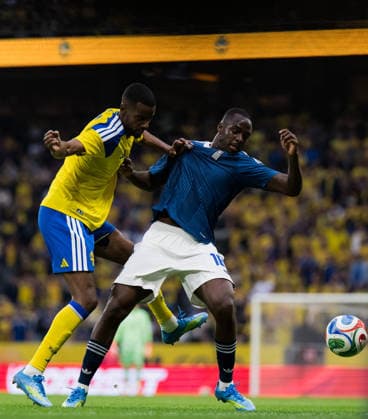 260604 Alexander Isak of Sweden and Andreas Tetteh of Greece during the international friendly football match between Sweden and Greece on June 4, 2026 in Stockholm Photo Joel Marklund BILDBYRAN kod JM JM0822 bbeng fotboll football soccer fotball träningslandskamp international friendly sverige sweden sverige a grekland greece  Copyright: JOELxMARKLUND BB260604JM021