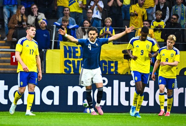 Greece s Kostas Tsimikas celebrates after scoring 0-1, Sweden s Viktor Gyökeres, Sweden s Alexander Isak and Sweden s Daniel Svensson look dejected during Thursday s training international soccer match between Sweden and Greece at the Strawberry arena ahead of the soccer World Cup this summer Stockholm, Sweden June 4, 2026 STOCKHOLM SWEDEN x10090x  Copyright: xClaudioxBresciani TTx FOOTBALL SWEDEN-GREECE