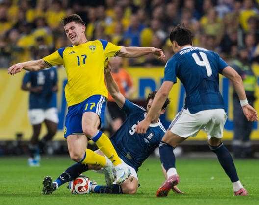 260604 Viktor Gyökeres of Sweden and Panagiotis Retsos of Greece during the international friendly football match between Sweden and Greece on June 4, 2026 in Stockholm Photo Johanna Säll BILDBYRAN code JL JM0822 bbeng fotboll football soccer fotball träningslandskamp international friendly sverige sweden sverige a grekland greece  Copyright: JOHANNAxSÄLL BB260604BB502