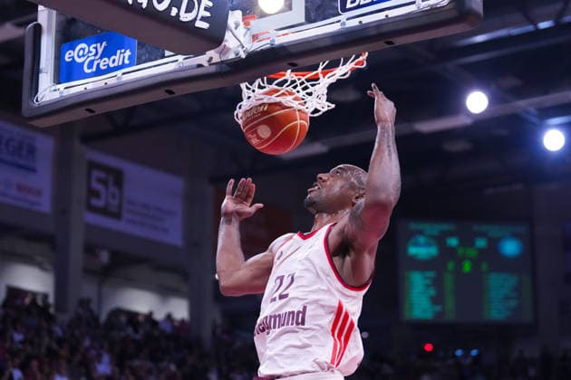 04 06 2026, xydrx, basketball, easyCredit Basketball Bundesliga, playoffs, semi-final game 3, Telekom Baskets Bonn FC Bayern München Basketball, Telekom Dome Bonn Isiaha Mike FC Bayern Muenchen Basketball, 22 at the Dunk Copyright: HMBxMedia YannisxDreimann