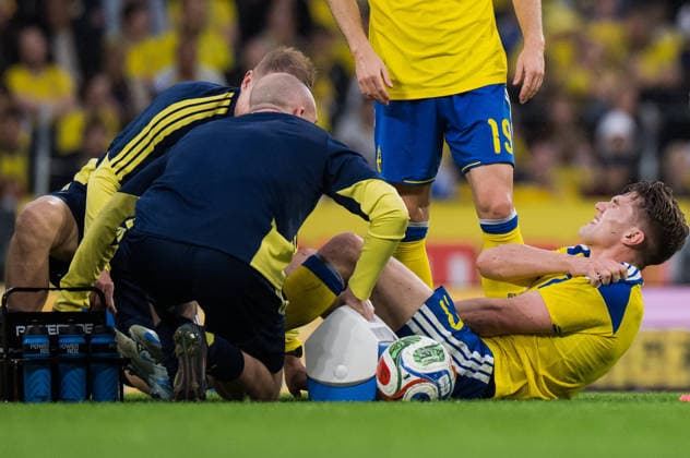 260604 Viktor Gyökeres of Sweden receives medical attention during the international friendly football match between Sweden and Greece on June 4, 2026 in Stockholm Photo Joel Marklund BILDBYRAN code JM JM0822 bbeng fotboll football soccer fotball träningslandskamp international friendly sverige sweden sverige a grekland greece  Copyright: JOELxMARKLUND BB260604JM023