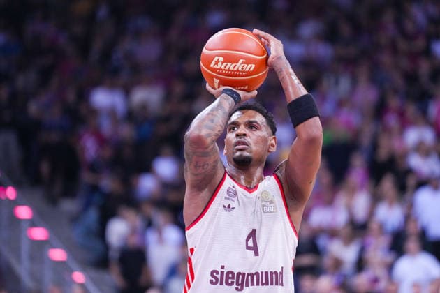04 06 2026, xydrx, basketball, easyCredit Basketball Bundesliga, playoffs, semi-final game 3, Telekom Baskets Bonn FC Bayern München Basketball, Telekom Dome Bonn Xavier Rathan Mayes FC Bayern Muenchen Basketball, 4 at free throw Copyright: HMBxMedia YannisxDreimann