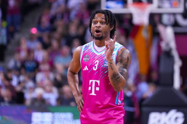 04 06 2026, xydrx, basketball, easyCredit Basketball Bundesliga, playoffs, semi-final game 3, Telekom Baskets Bonn FC Bayern Munich Basketball, Telekom Dome Bonn Zachery Cooks Telekom Baskets Bonn, 3 gesticulating Copyright: HMBxMedia YannisxDreimann
