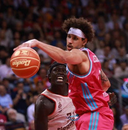 Michael Kessens Bonn on the ball against Wenyen Gabriel Bayern , Bonn, Germany, 04 06 2026, Basketball Bundesliga, 3 Semifinal, Telekom Baskets Bonn vs FC Bayern München Basketball