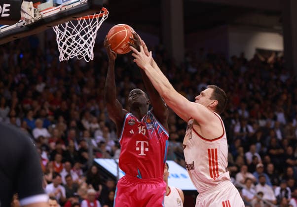 Kur Jongkuch Bonn, R against Johannes Voigtmann Bayern , Bonn, Germany, 04 06 2026, Basketball Bundesliga, 3 Semifinal, Telekom Baskets Bonn vs FC Bayern Munich Basketball