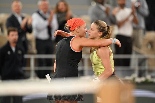 2026 French Open (Roland-Garros) - Day 12 PARIS, FRANCE - JUNE 4: Maja Chwalinska (R) of Poland celebrates after winning against Diana Shnaider (L) during their Women s Singles semi-final match on Day Twelve of the 2026 French Open at Roland Garros in Paris, France on June 4, 2026. Mustafa Yalcin Anadolu Paris France. Editorial use only. Please get in touch for any other usage.  Copyright: x2026xAnadoluxMustafaxYalcinx