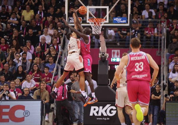 Block Kur Jongkuch Telekom Baskets Bonn vs FC Bayern Munich Munich Basketball Playoffs Semifinal Game 3 Season 2025 26