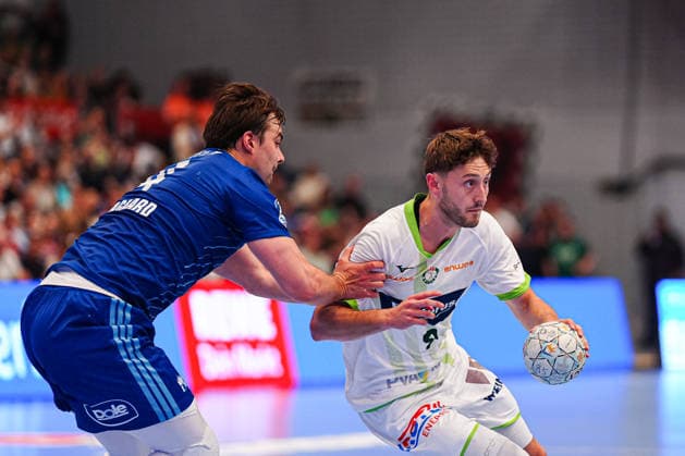 Andreas Magaard Handball Sport Verein Hamburg, 04 , Niklas Theiss HSG Wetzlar, 09 GER, Handball Sport Verein Hamburg vs HSG Wetzlar, Handball, 1 Bundesliga, Matchday 33, Season 2025 2026, 04 06 2026 GER, Handball Sport Verein Hamburg vs HSG Wetzlar, Handball, 1 Bundesliga, Matchday 33, Season 2025 2026, 04 06 2026 Hamburg Copyright: xEibner-Pressefoto MarcelxvonxFehrnx EP_MFN
